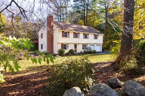 42 Wildwood Dr, Bedford, MA 01730