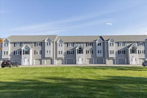 74 Tennis Plz #23, Dracut, MA 01826