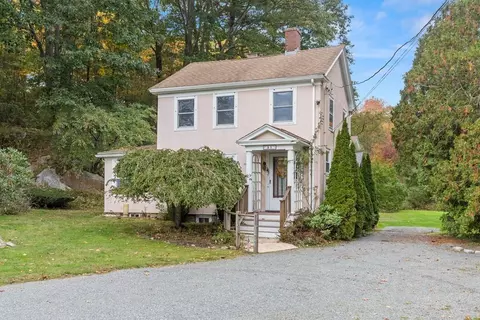 37 Bennett St, Manchester, MA 01944