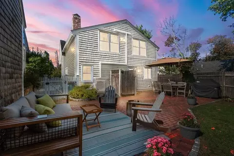 23 Green St, Hingham, MA 02043 photo 2