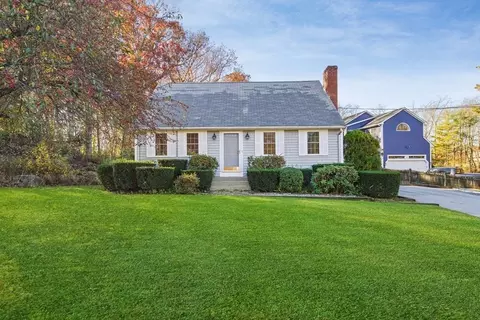 11 Whalen Dr, North Attleboro, MA 02760