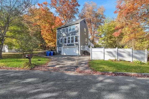 305 Denver St, Springfield, MA 01109 photo 4