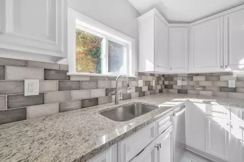 305 Denver St, Springfield, MA 01109 photo 10
