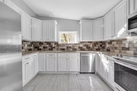 305 Denver St, Springfield, MA 01109 photo 11