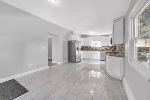 305 Denver St, Springfield, MA 01109 photo 14