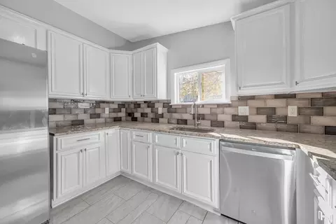 305 Denver St, Springfield, MA 01109 photo 8