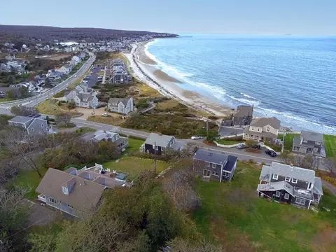 201 Manomet Point Rd, Plymouth, MA 02360