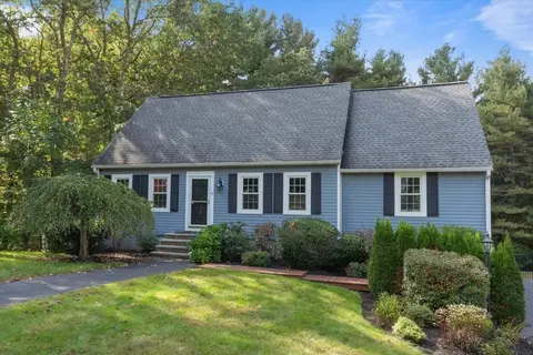 6 Fox Run Ln, Methuen, MA 01844