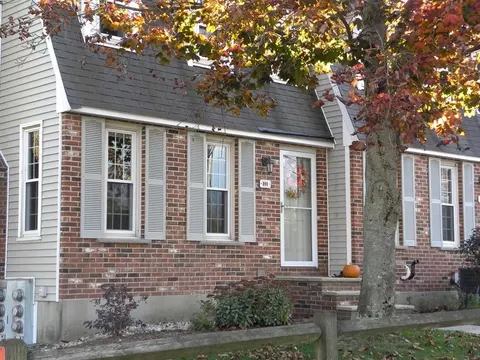 122 Swan St #101, Lowell, MA 01852