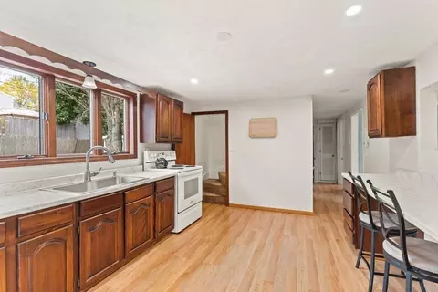 37 Macarthur Rd, Beverly, MA 01915 photo 11