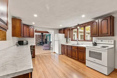 37 Macarthur Rd, Beverly, MA 01915 photo 8