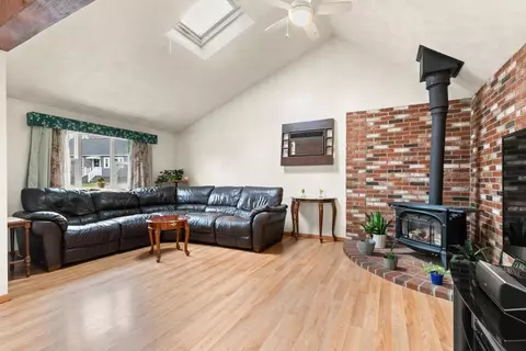 37 Macarthur Rd, Beverly, MA 01915 photo 5