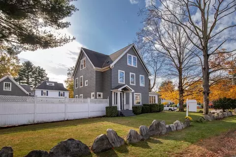 94 King St, Reading, MA 01867 photo 2