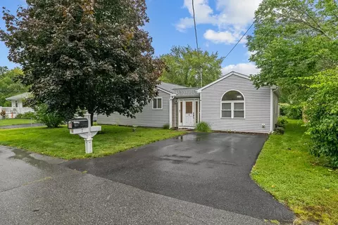 7 Lenox Ave, Westport, MA 02790