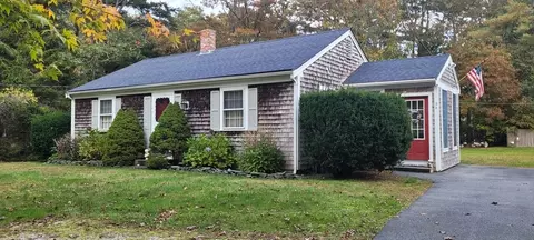 34 Newtown Rd, Marstons Mills, MA 02648
