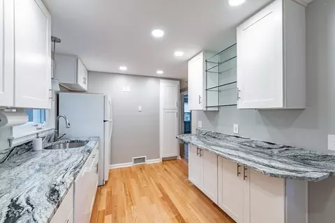 111 Mayflower Rd, Springfield, MA 01118 photo 3