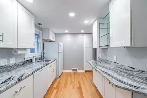 111 Mayflower Rd, Springfield, MA 01118 photo 4