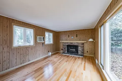 111 Mayflower Rd, Springfield, MA 01118 photo 9