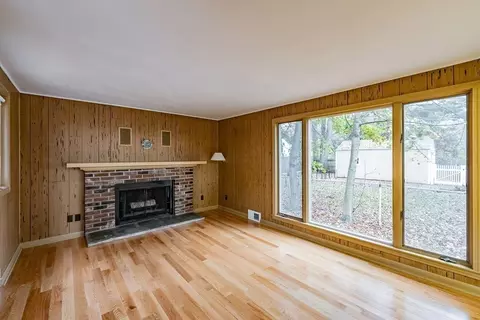 111 Mayflower Rd, Springfield, MA 01118 photo 8