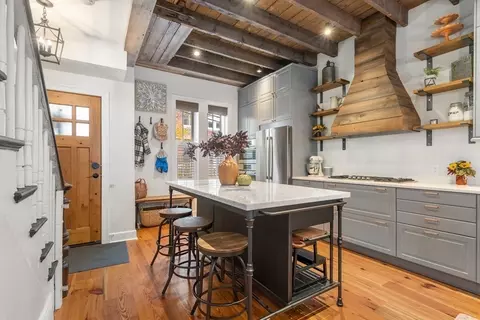 15 Walker St, Boston, MA 02129