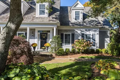 8 3rd Ave, Barnstable, MA 02655
