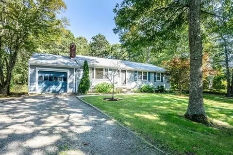 40 Goose Point Rd, Barnstable, MA 02632