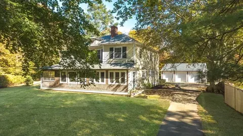 62 Winter St, Hingham, MA 02043