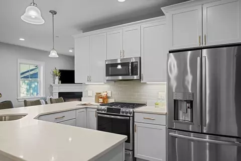 25 Cherry St #6, Danvers, MA 01923 photo 4