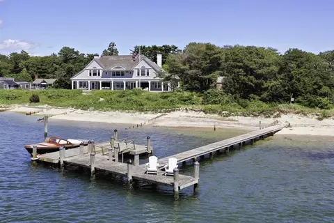 995 Sea View Ave, Barnstable, MA 02655
