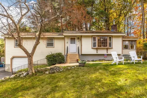 3 Regina Dr, Chelmsford, MA 01824
