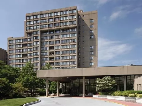 250 Hammond Pond Pkwy #401S, Chestnut Hill, MA 02467