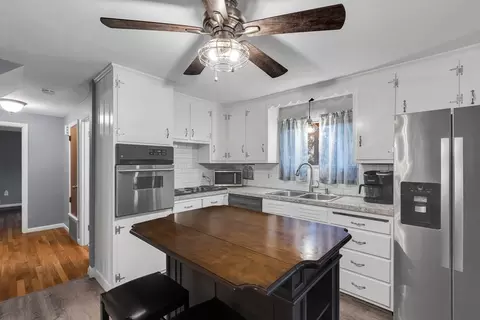 97 Hadley St, Springfield, MA 01118 photo 3