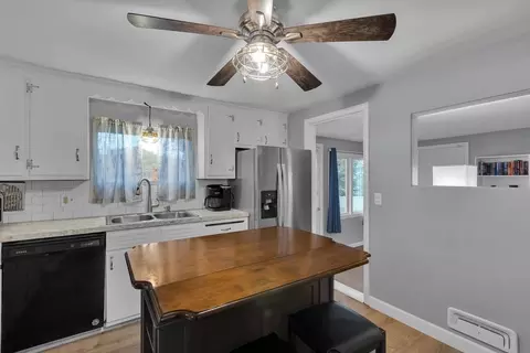 97 Hadley St, Springfield, MA 01118 photo 4