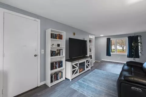97 Hadley St, Springfield, MA 01118 photo 9
