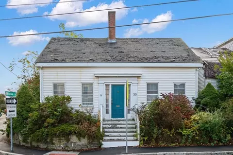 35 School, Manchester, MA 01944