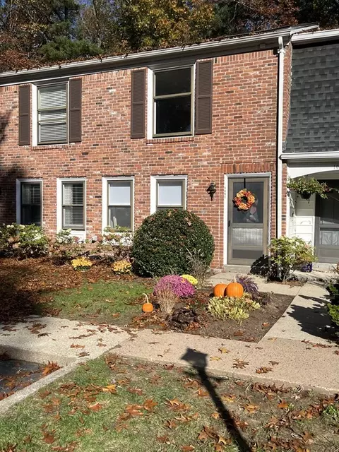 1081 Dickinson St #1081, Springfield, MA 01108