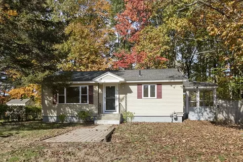 104 Stuart Ave, Leominster, MA 01453