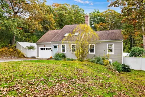 24 Saddler Ln, Barnstable, MA 02668
