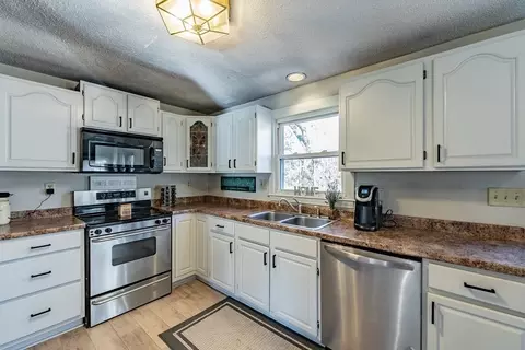 68 Cornflower St, Springfield, MA 01118 photo 8