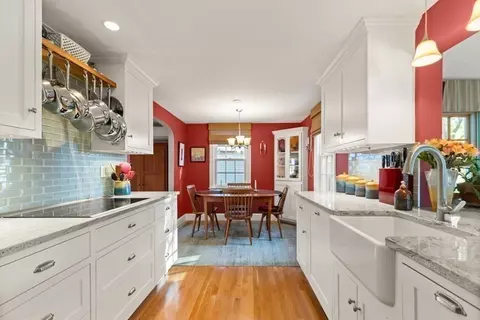 28 Willow St, Reading, MA 01867 photo 12