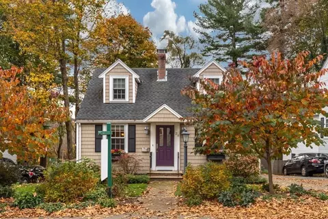 28 Willow St, Reading, MA 01867 photo 3