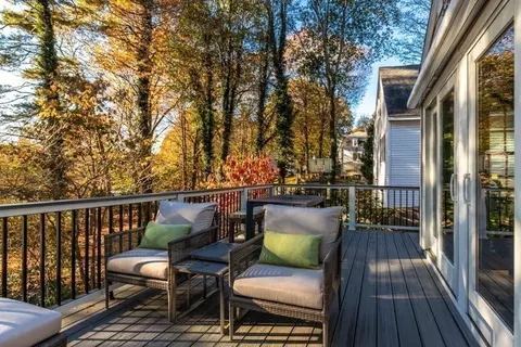 28 Willow St, Reading, MA 01867 photo 17
