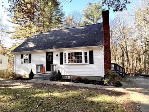 431 Kingman St, Taunton, MA 02718