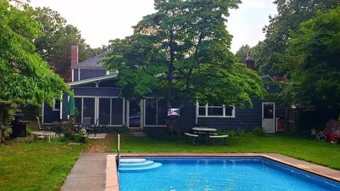 286 Hopkins Pl, Longmeadow, MA 01106