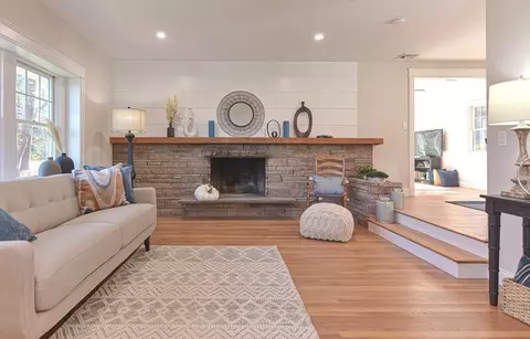 1 Duggan Rd, Acton, MA 01720