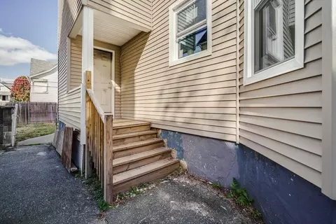 38 Acushnet Ave, Springfield, MA 01105 photo 3