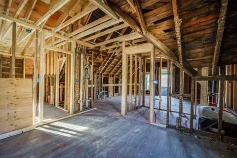 38 Acushnet Ave, Springfield, MA 01105 photo 8