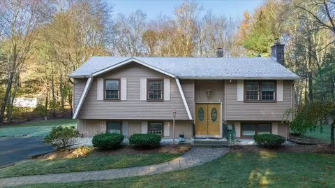 15 Wilbraham Rd, Hampden, MA 01036
