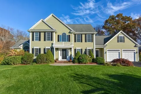 38 Thomas B Doolin Cir, North Attleboro, MA 02760