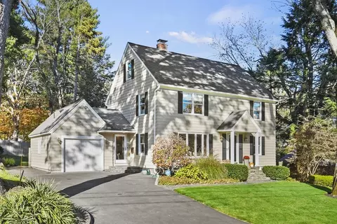 16 Chester St, Worcester, MA 01605
